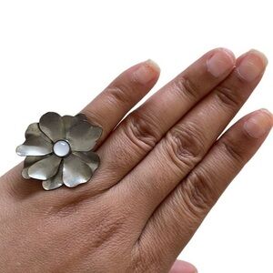 Vintage Avon Mark Flower Ring Silver Tone Discontinued